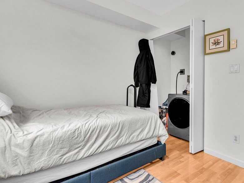 102 3349 Dunbar Street