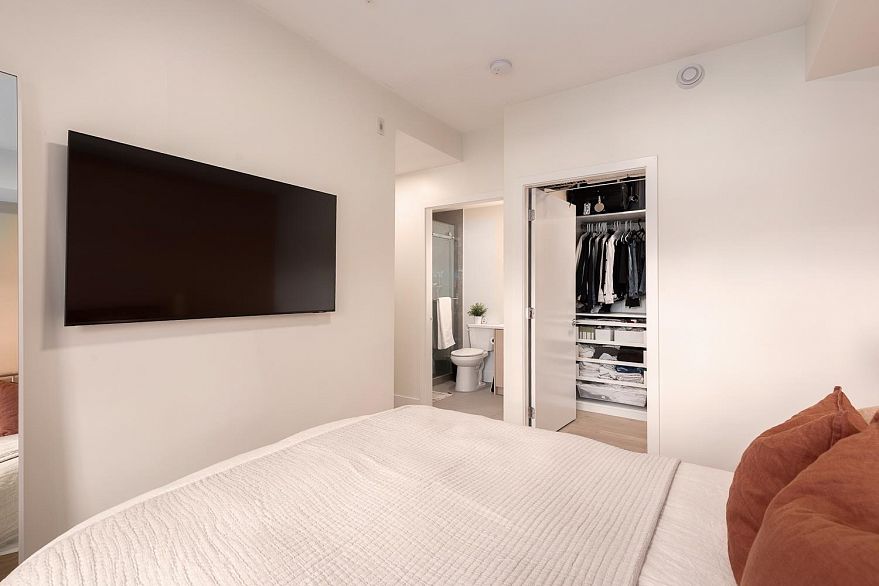 305 2666 Duke Street