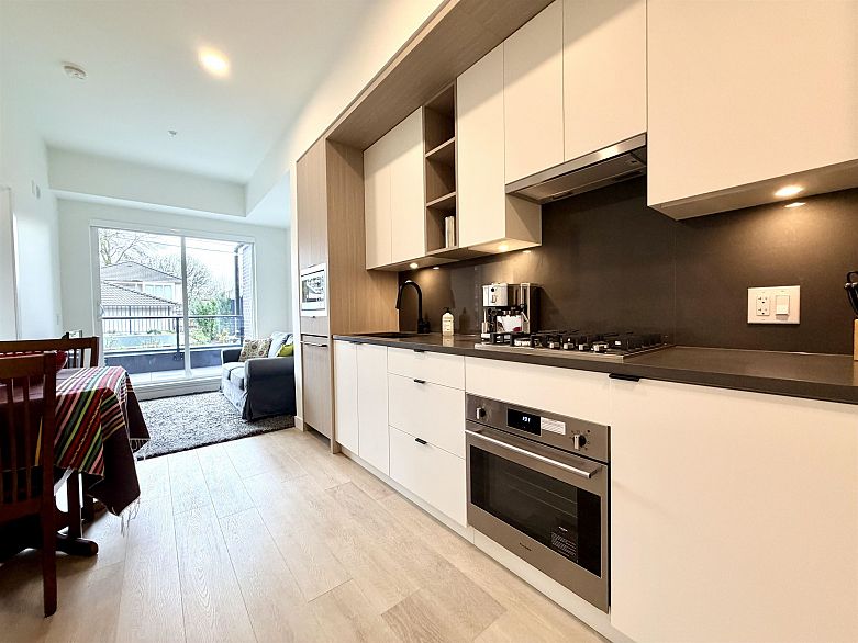 105 2268 E Broadway Street