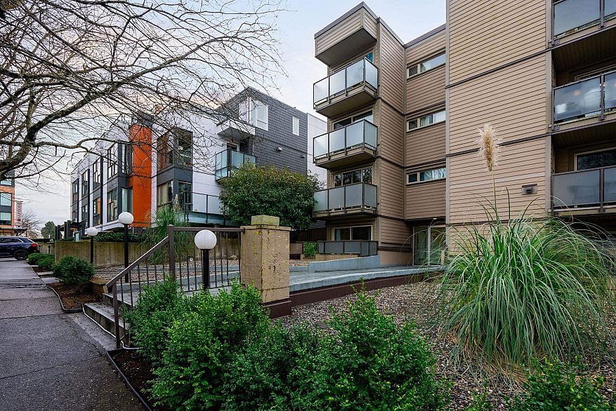 101 1864 Frances Street