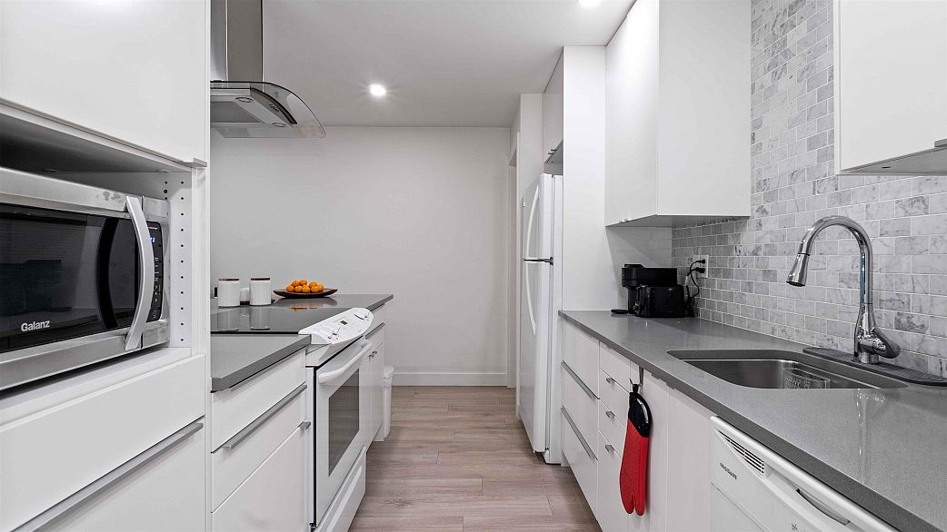 318 1345 W 15th Avenue