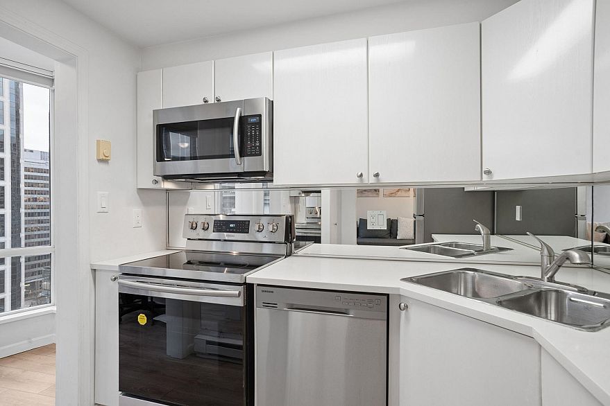 2208 1166 Melville Street