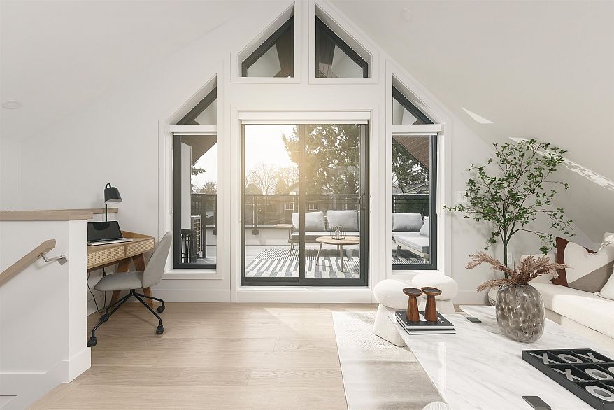 2 2637 W 12th Avenue