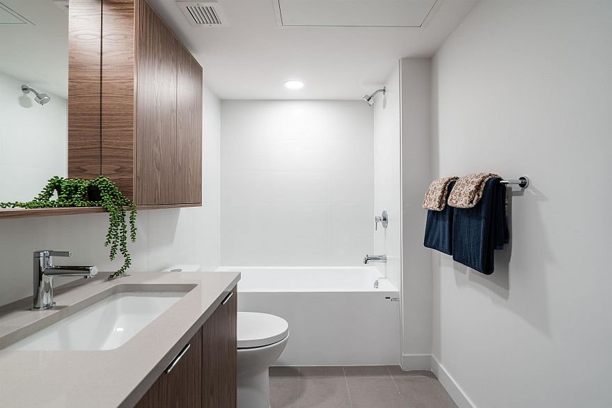 202 2419 Grant Street