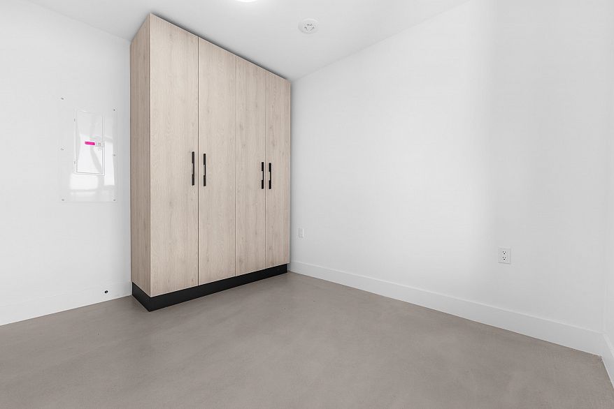 1105 3996 Dumfries Street