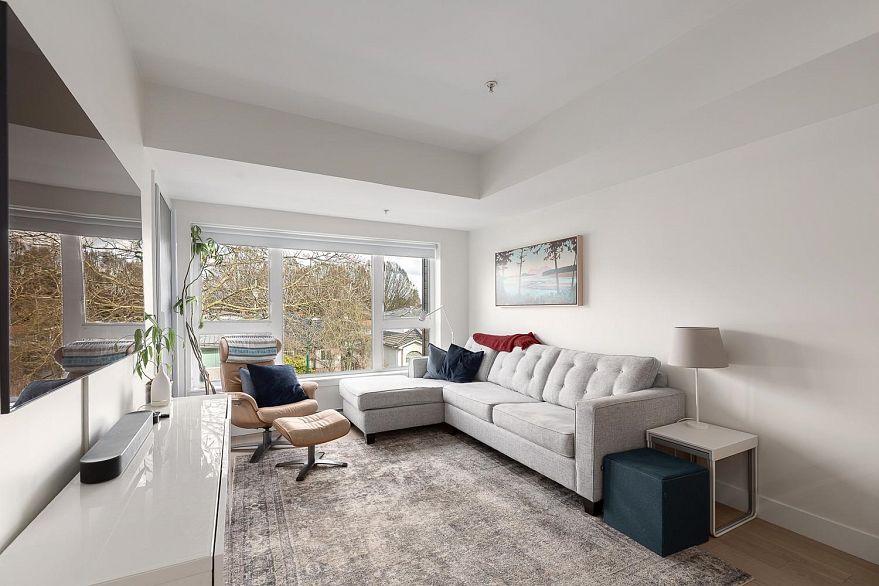 305 2666 Duke Street