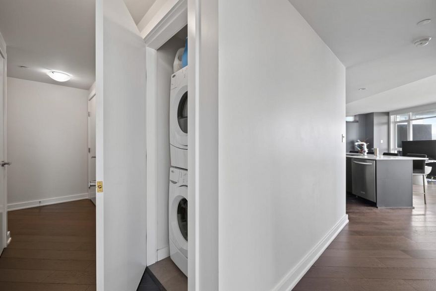 2601 1372 Seymour Street