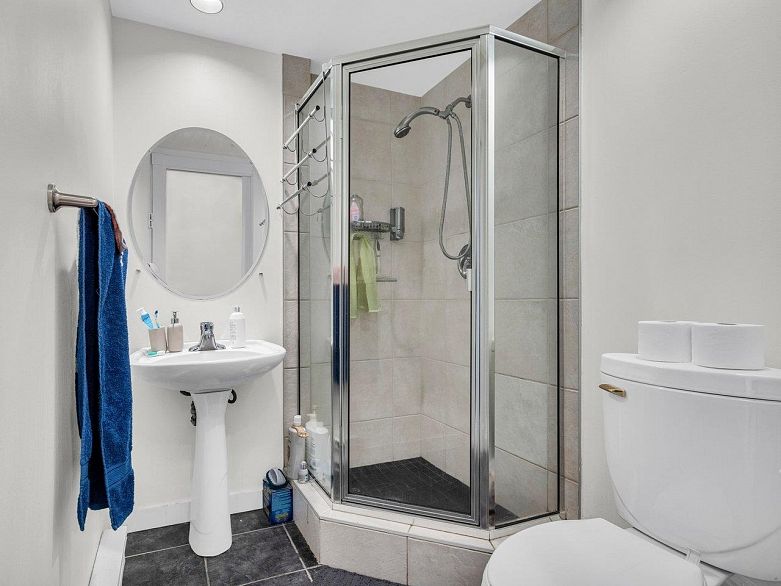 102 3349 Dunbar Street