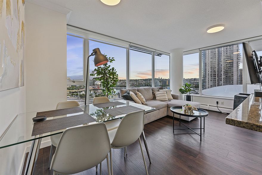 1802 688 Abbott Street