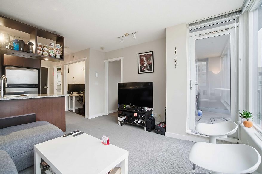 1701 1001 Richards Street