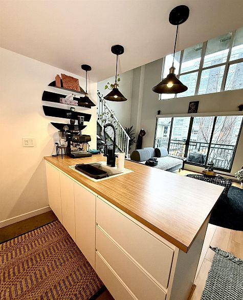 612 22 E Cordova Street