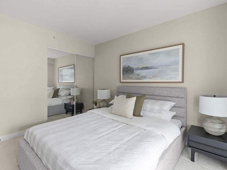 302 1323 Homer Street