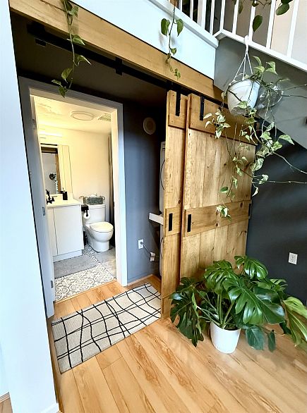 612 22 E Cordova Street