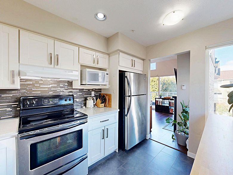 307 865 W 15th Avenue