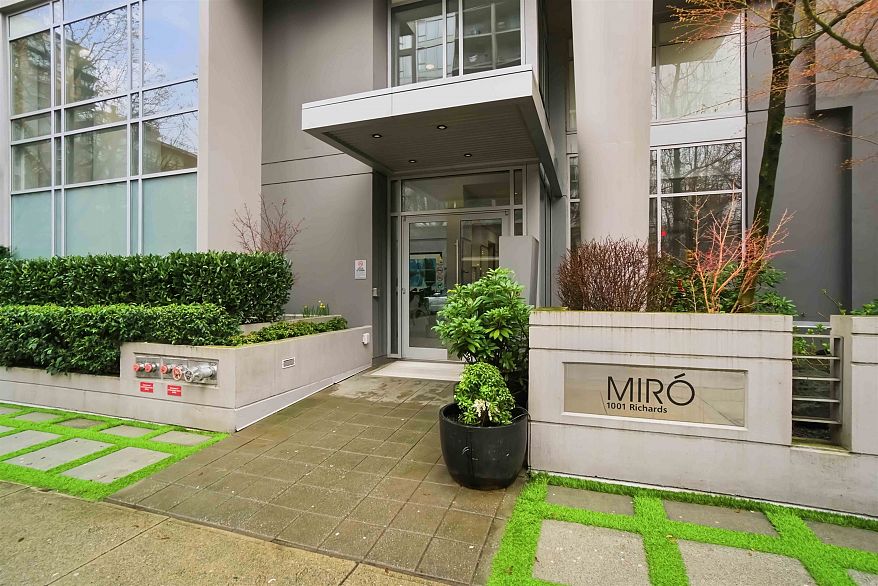 1701 1001 Richards Street