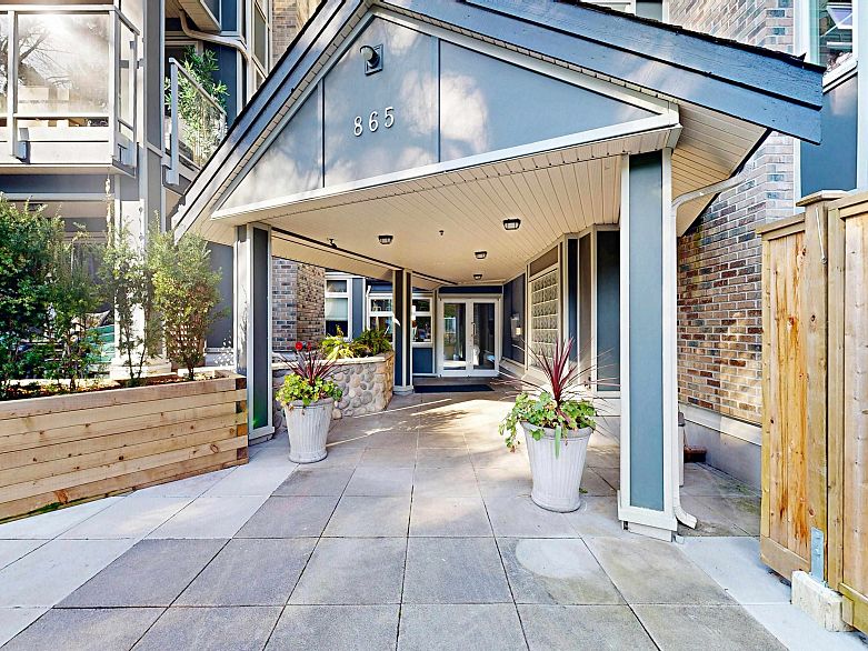 307 865 W 15th Avenue