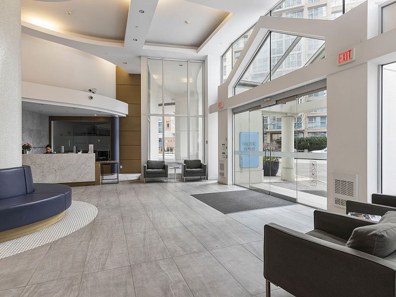 302 1323 Homer Street