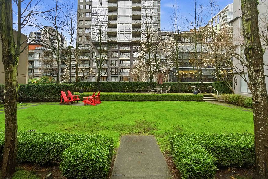 1701 1001 Richards Street