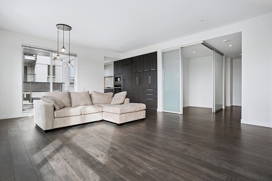 608 6677 Cambie Street