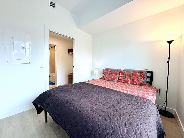 105 2268 E Broadway Street