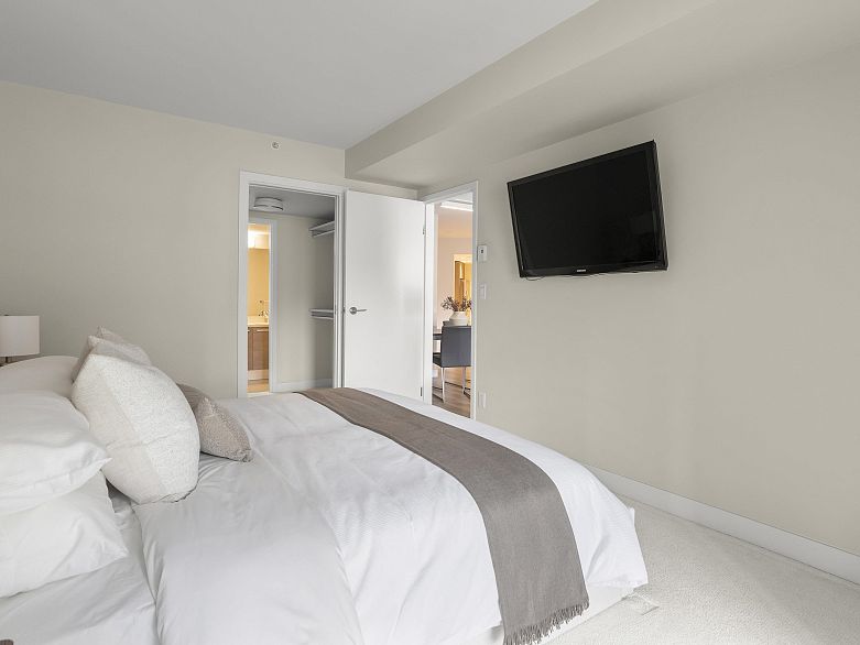 302 1323 Homer Street