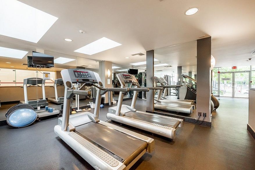 301 583 Beach Crescent