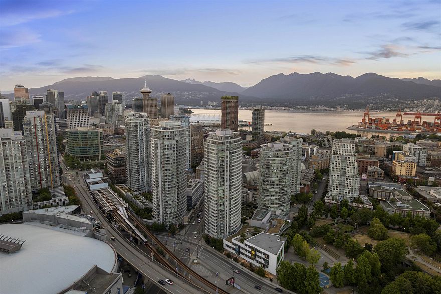 1802 688 Abbott Street