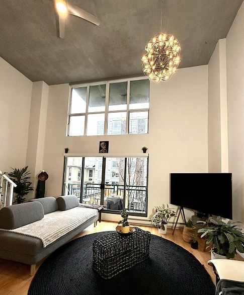 612 22 E Cordova Street