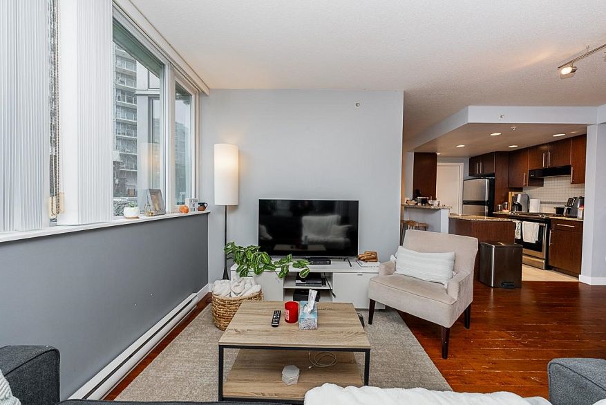 301 583 Beach Crescent