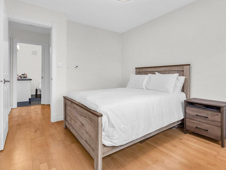 102 3349 Dunbar Street