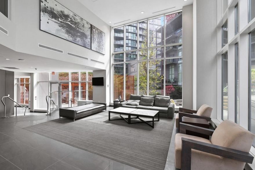 2601 1372 Seymour Street