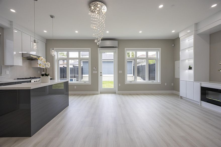 2 5808 Lanark Street