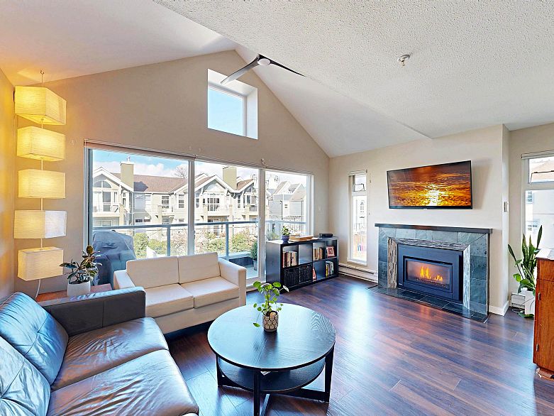 307 865 W 15th Avenue