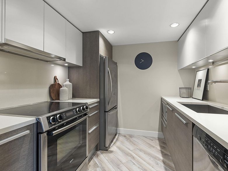 302 1323 Homer Street