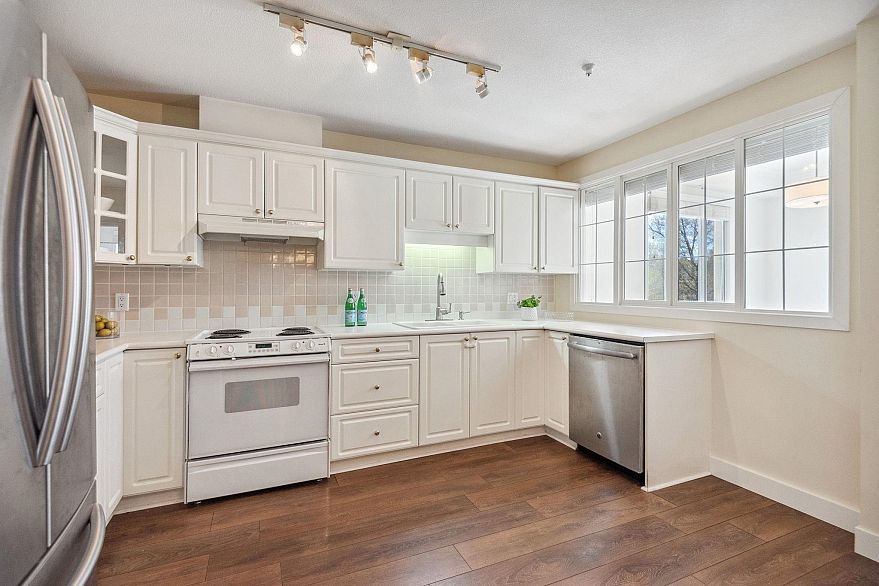 216 5735 Hampton Place