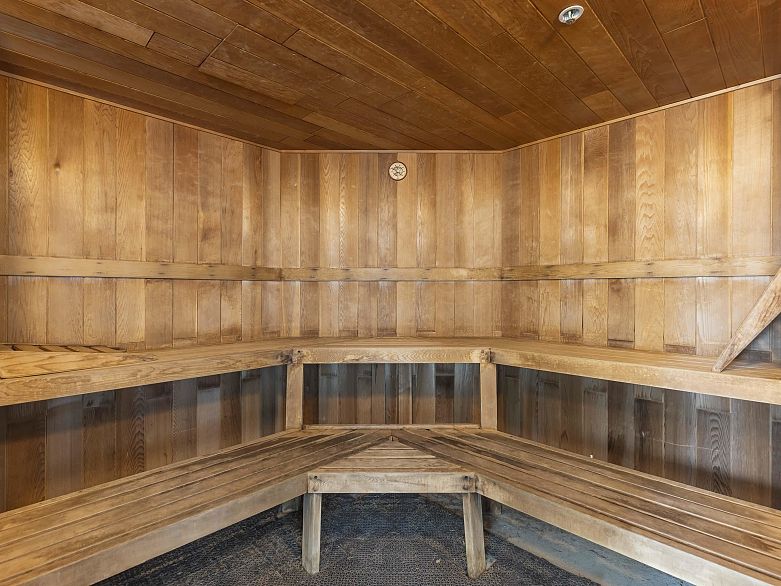 302 1323 Homer Street