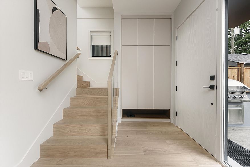 2 2637 W 12th Avenue