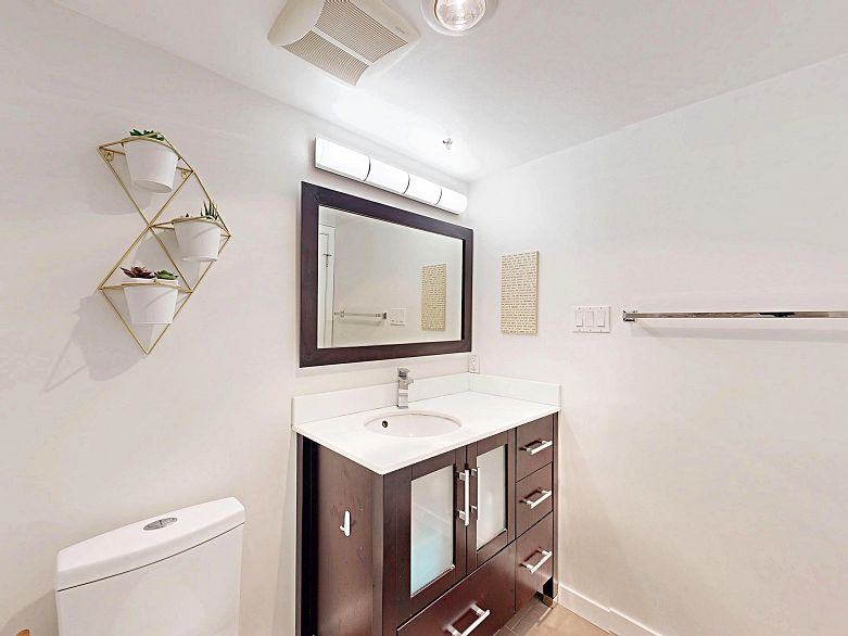 307 865 W 15th Avenue