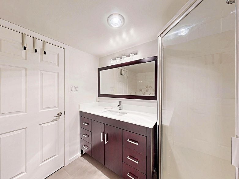 307 865 W 15th Avenue