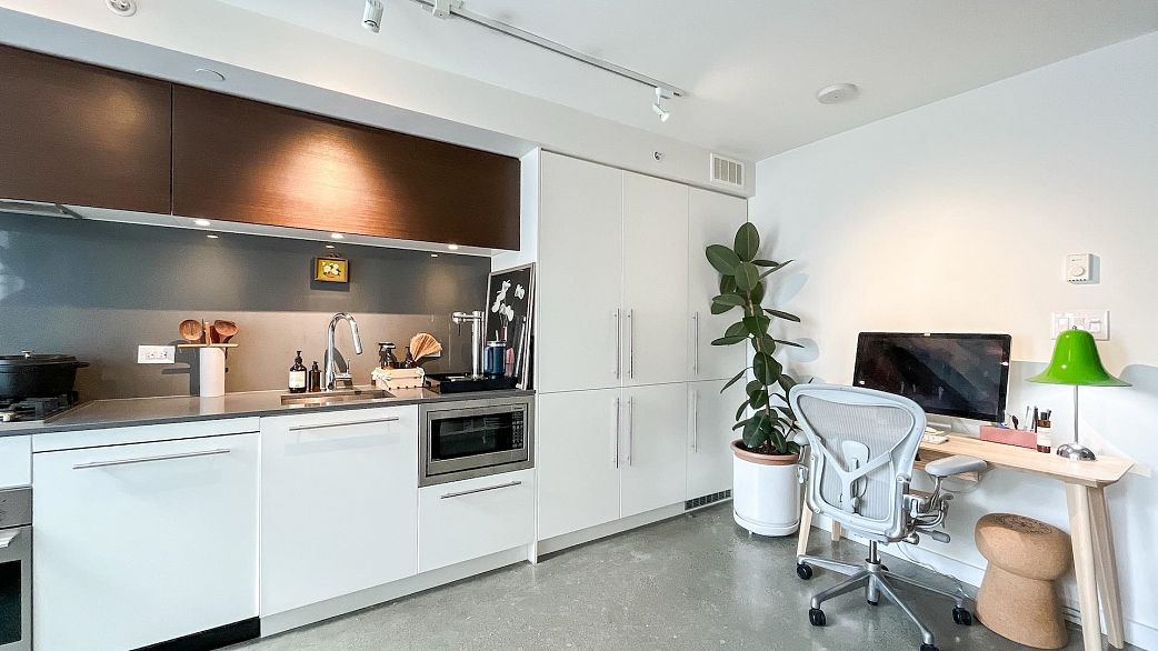 310 150 E Cordova Street