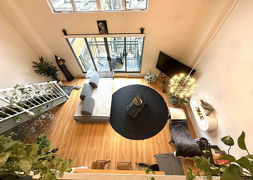 612 22 E Cordova Street