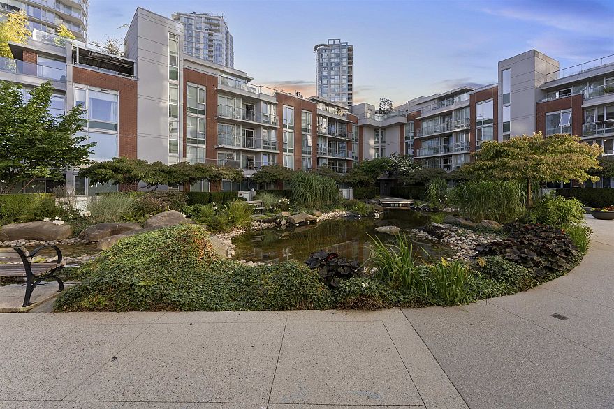 1802 688 Abbott Street