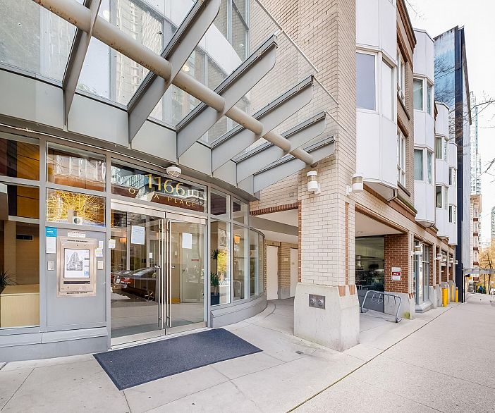 2208 1166 Melville Street