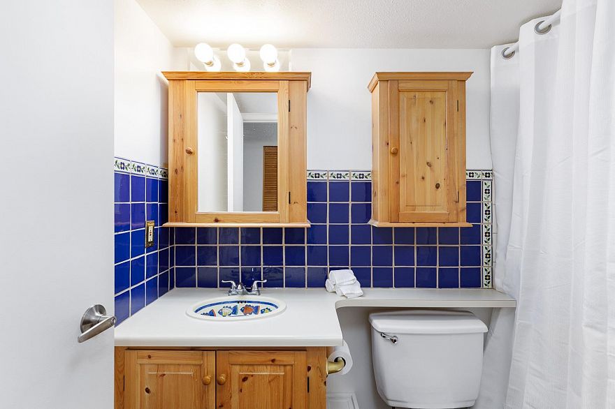 401 1345 W 4th Avenue