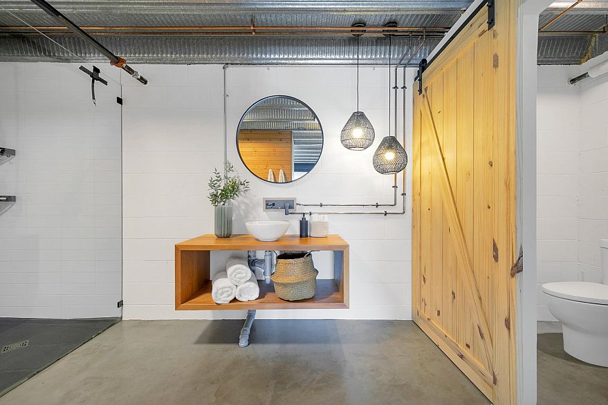 215 1220 E Pender Street