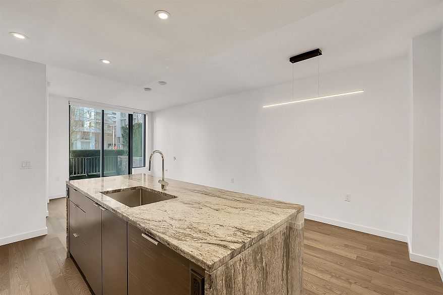 102 1688 Pullman Porter Street