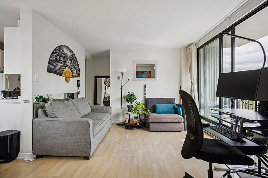 1204 1330 Harwood Street