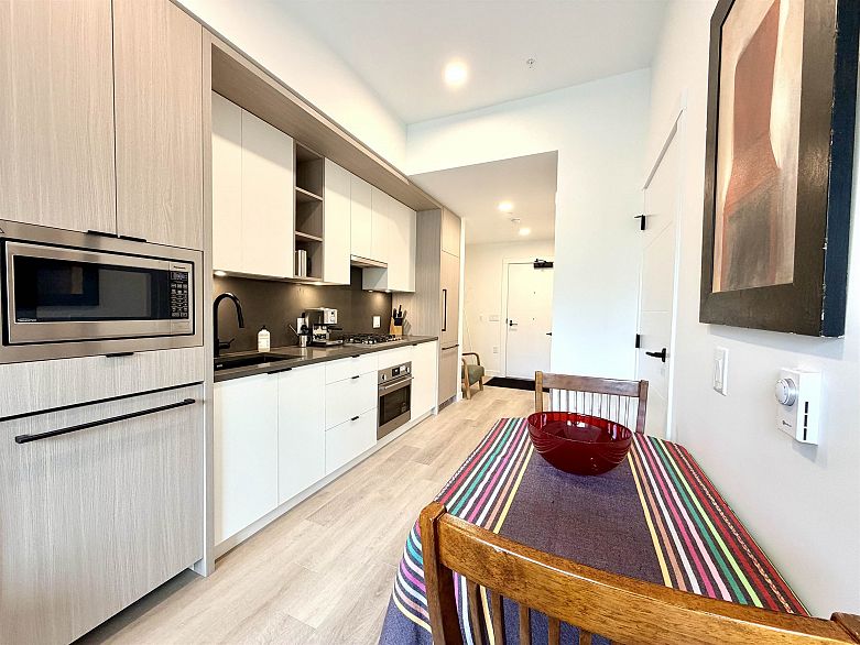 105 2268 E Broadway Street