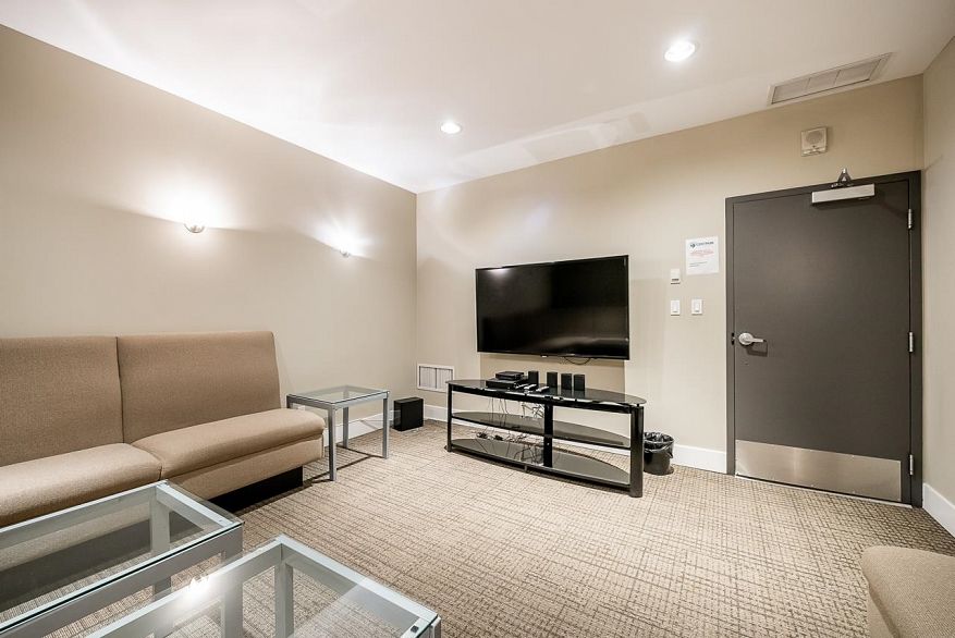 301 583 Beach Crescent