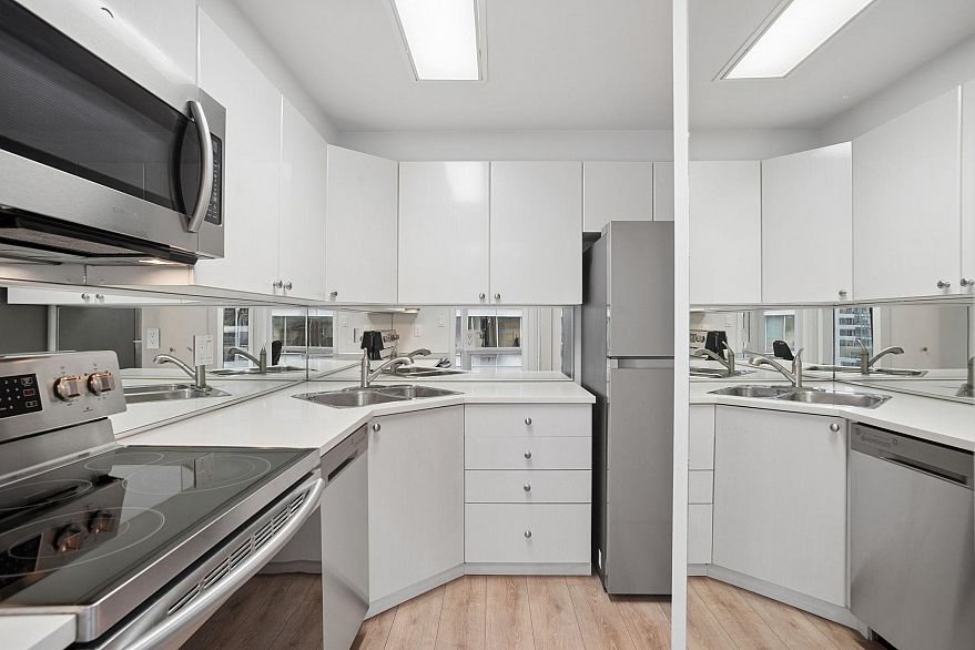 2208 1166 Melville Street